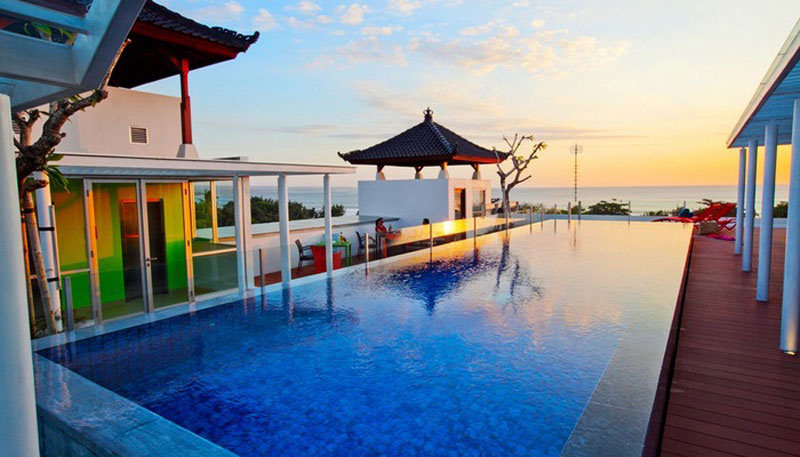 Hotel di Bali dengan private pool menghadap laut