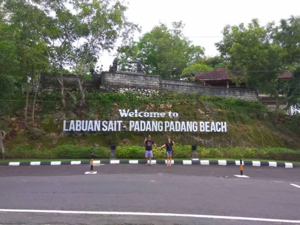 Pantai Padang Padang